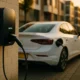 Elektrische auto laadt aan moderne laadpaal in Limburg